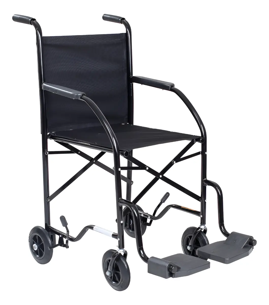 Cadeira de rodas para transporte com estrutura dobrável preta, rodas pequenas e apoio para os pés.